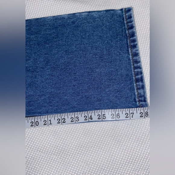 Women’s CHEROKEE medium wash Vintage mom fit Jeans size 32 fits like size 30 - Picture 9 of 15